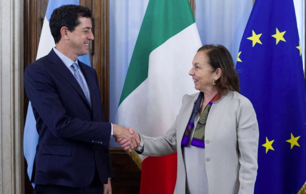 Se firmó un acuerdo para facilitar los trámites de los argentinos con ciudadanía italiana